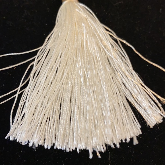 White and gold necklace bundle - Picture 8 of 8